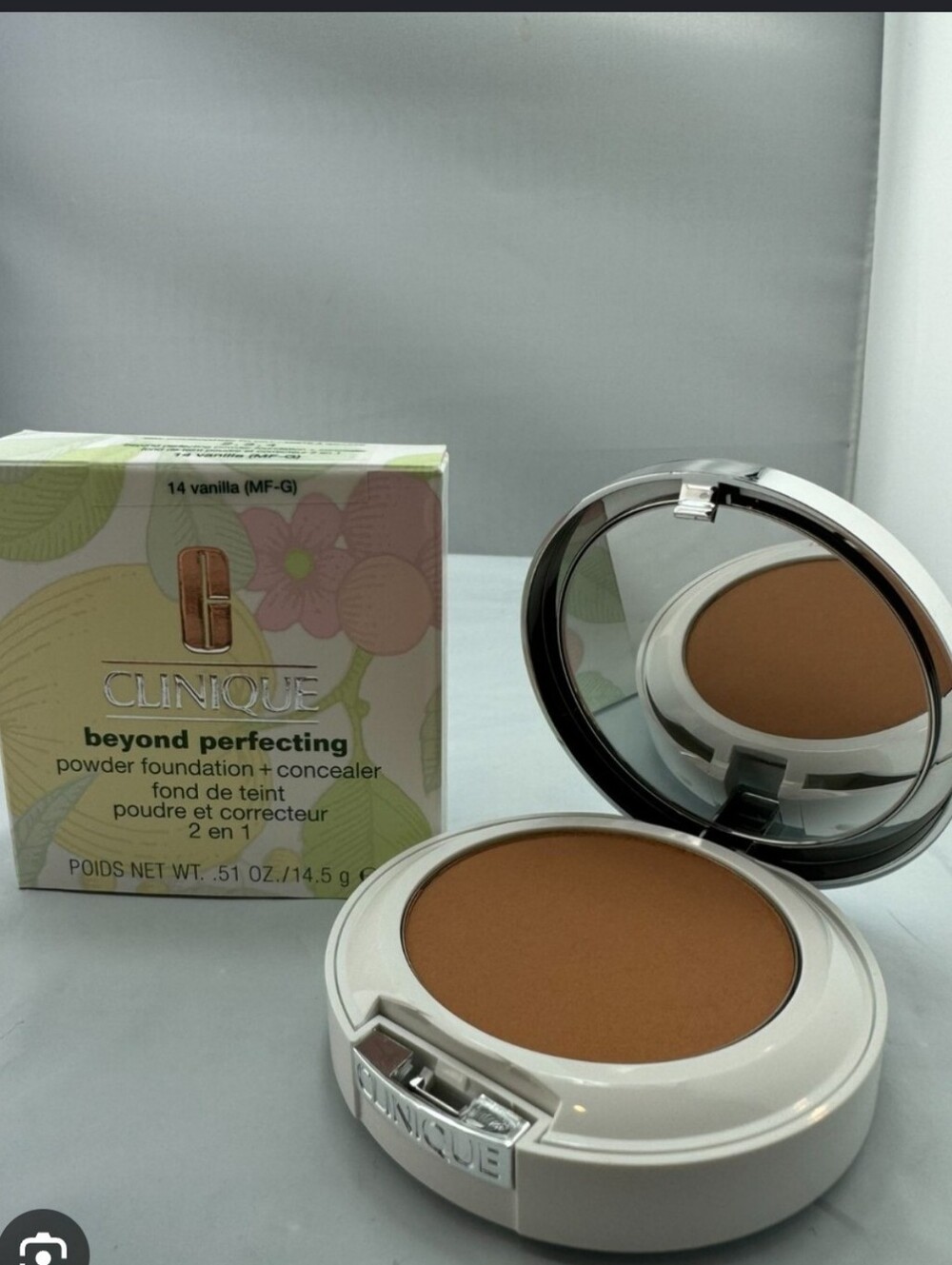 Clinique Beyond Perfecting Powder Foundation + Concealer — Golden shade
